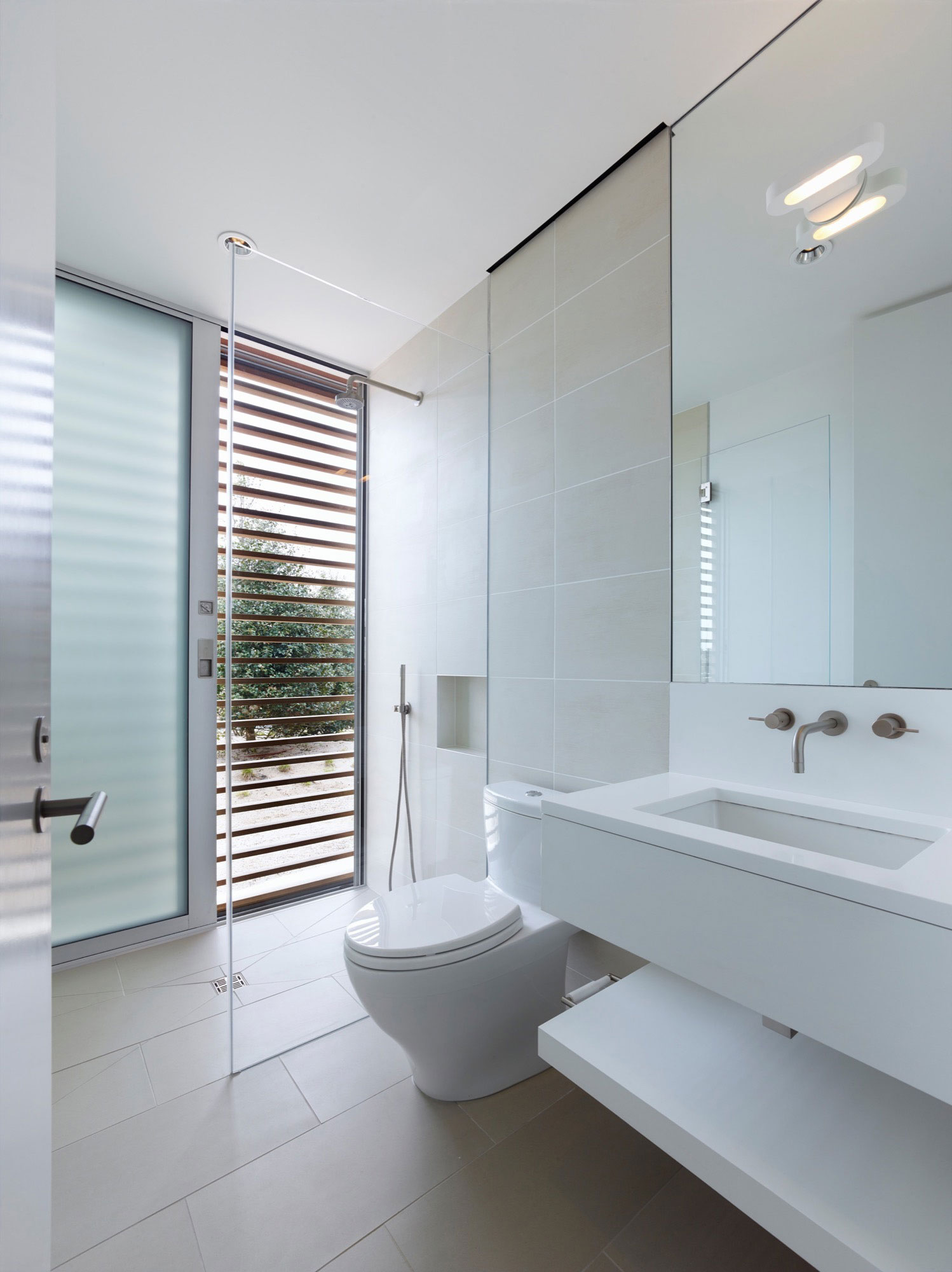 A Contemporary Family Home with Stunning Views in the Dunes of Amagansett by Stelle Lomont Rouhani Architects (17)