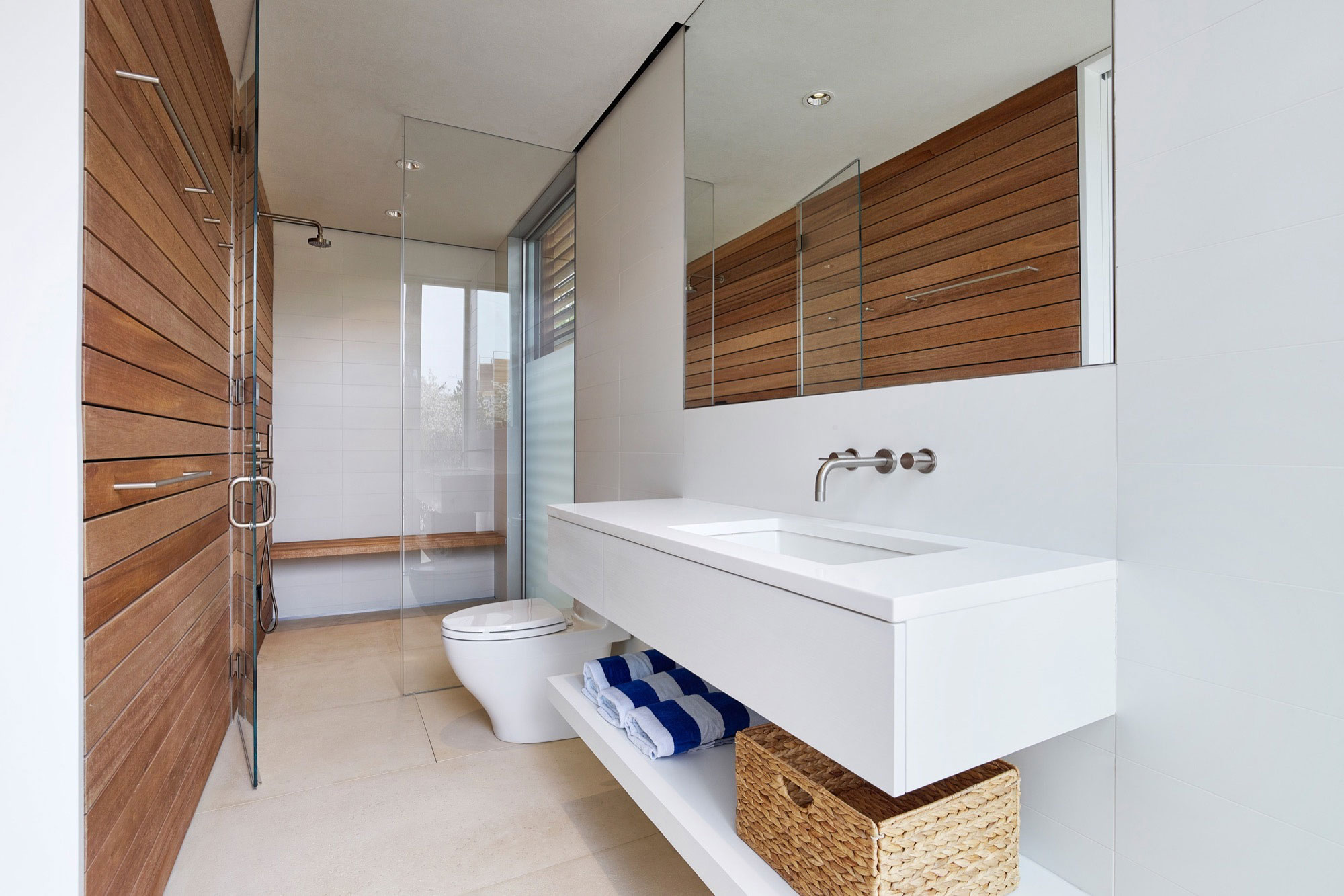 A Contemporary Family Home with Stunning Views in the Dunes of Amagansett by Stelle Lomont Rouhani Architects (18)