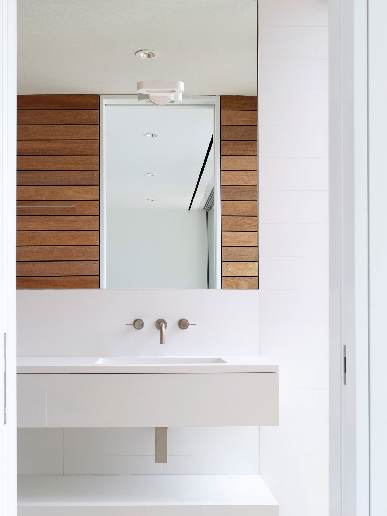 A Contemporary Family Home with Stunning Views in the Dunes of Amagansett by Stelle Lomont Rouhani Architects (19)