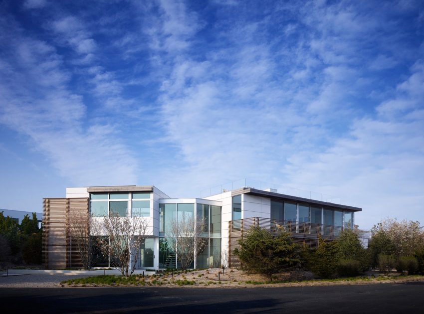 A Contemporary Family Home with Stunning Views in the Dunes of Amagansett by Stelle Lomont Rouhani Architects (2)