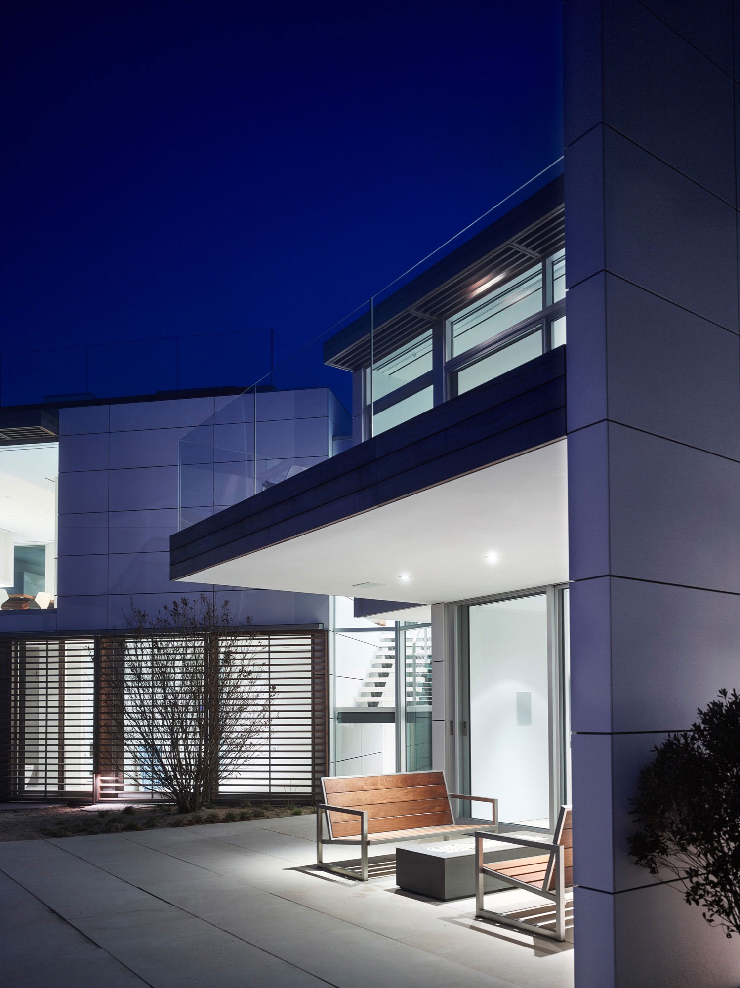A Contemporary Family Home with Stunning Views in the Dunes of Amagansett by Stelle Lomont Rouhani Architects (21)