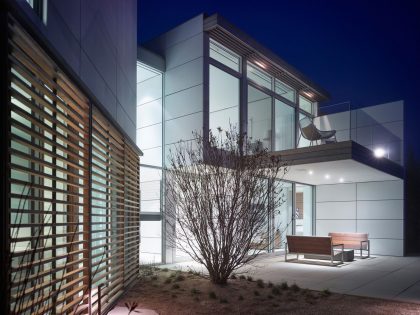 A Contemporary Family Home with Stunning Views in the Dunes of Amagansett by Stelle Lomont Rouhani Architects (22)