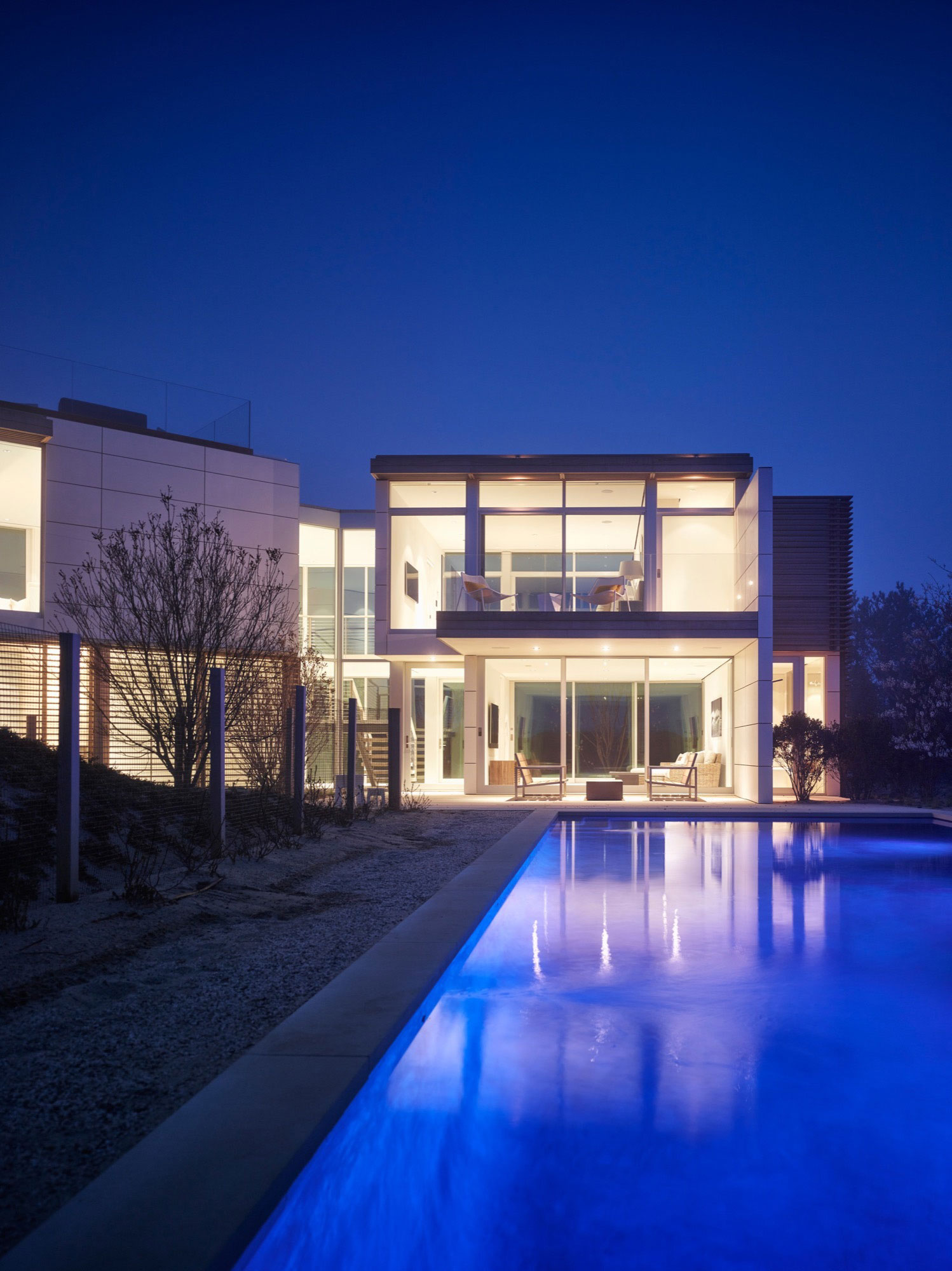 A Contemporary Family Home with Stunning Views in the Dunes of Amagansett by Stelle Lomont Rouhani Architects (26)