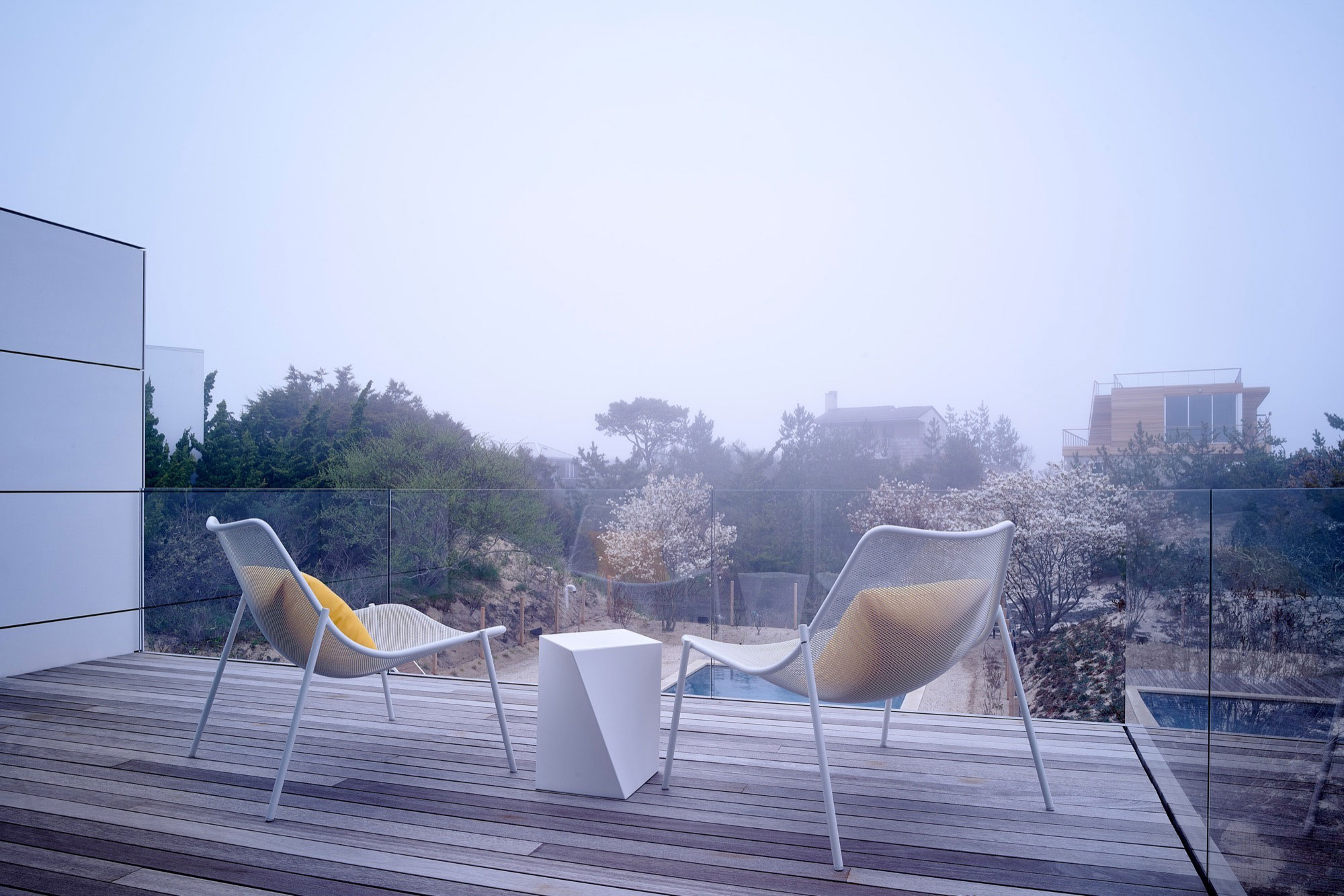 A Contemporary Family Home with Stunning Views in the Dunes of Amagansett by Stelle Lomont Rouhani Architects (5)