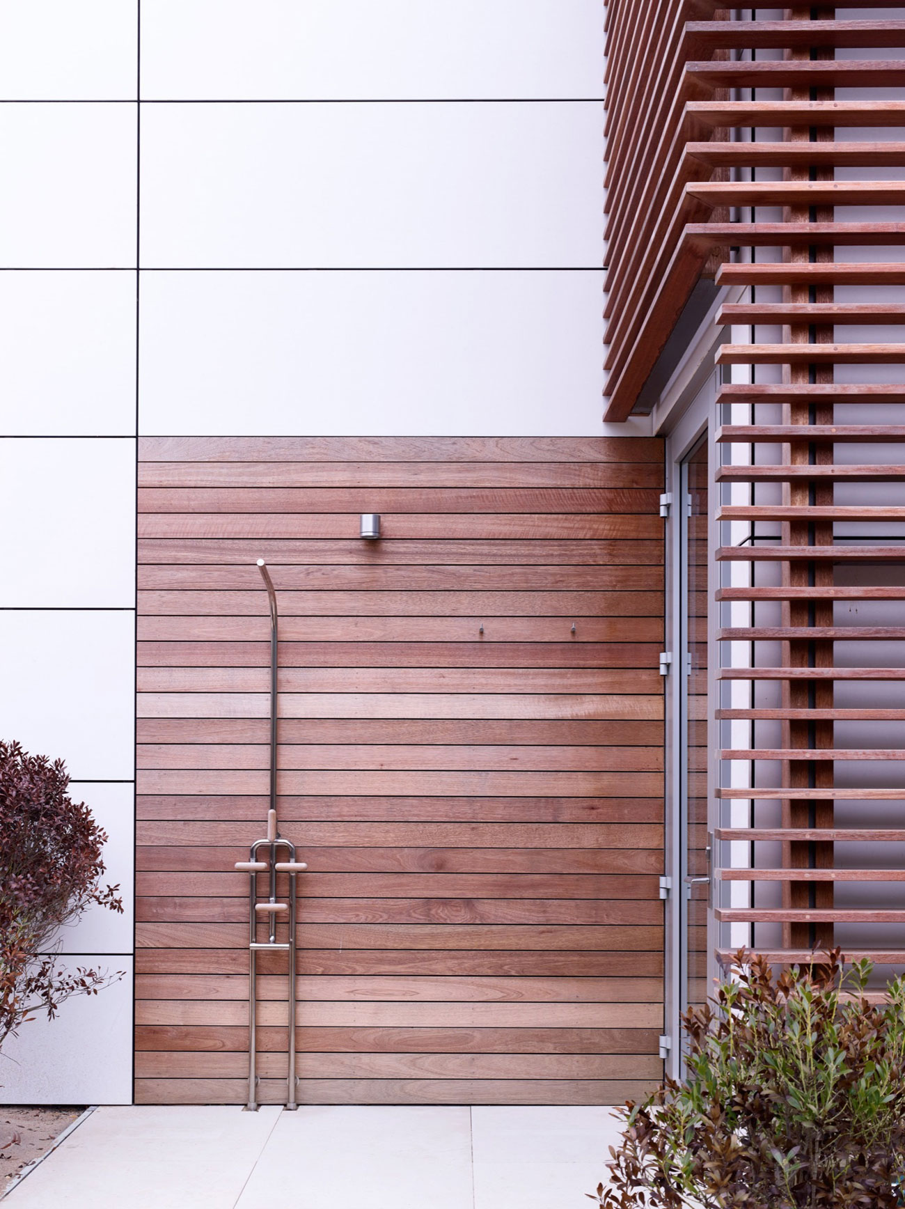 A Contemporary Family Home with Stunning Views in the Dunes of Amagansett by Stelle Lomont Rouhani Architects (6)