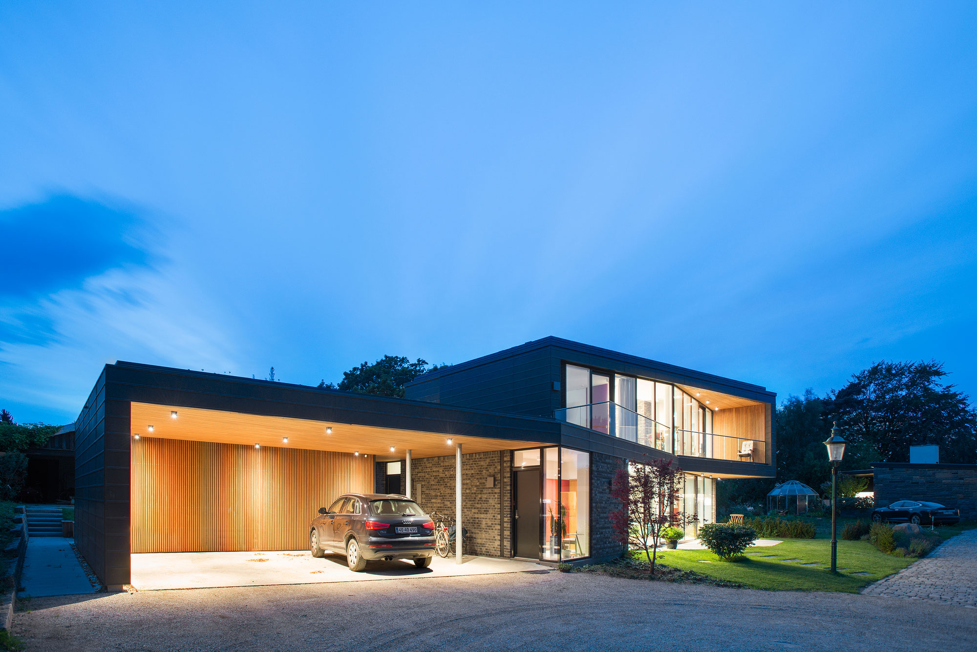 A Beautiful Contemporary House Surrounded by Nature on Three Sides in Aarhus, Denmark by C.F. Møller (14)
