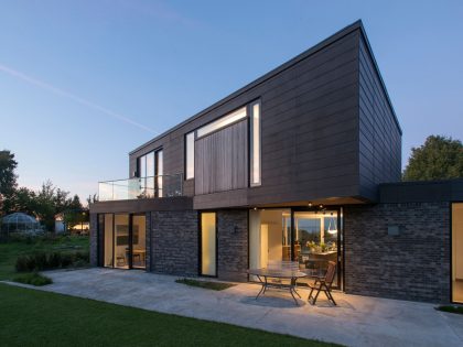 A Beautiful Contemporary House Surrounded by Nature on Three Sides in Aarhus, Denmark by C.F. Møller (15)