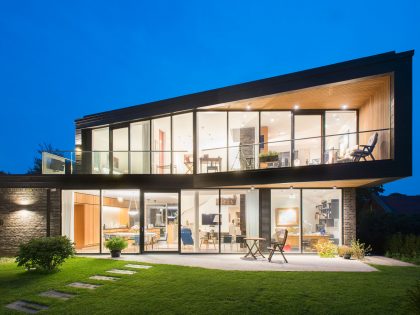 A Beautiful Contemporary House Surrounded by Nature on Three Sides in Aarhus, Denmark by C.F. Møller (18)