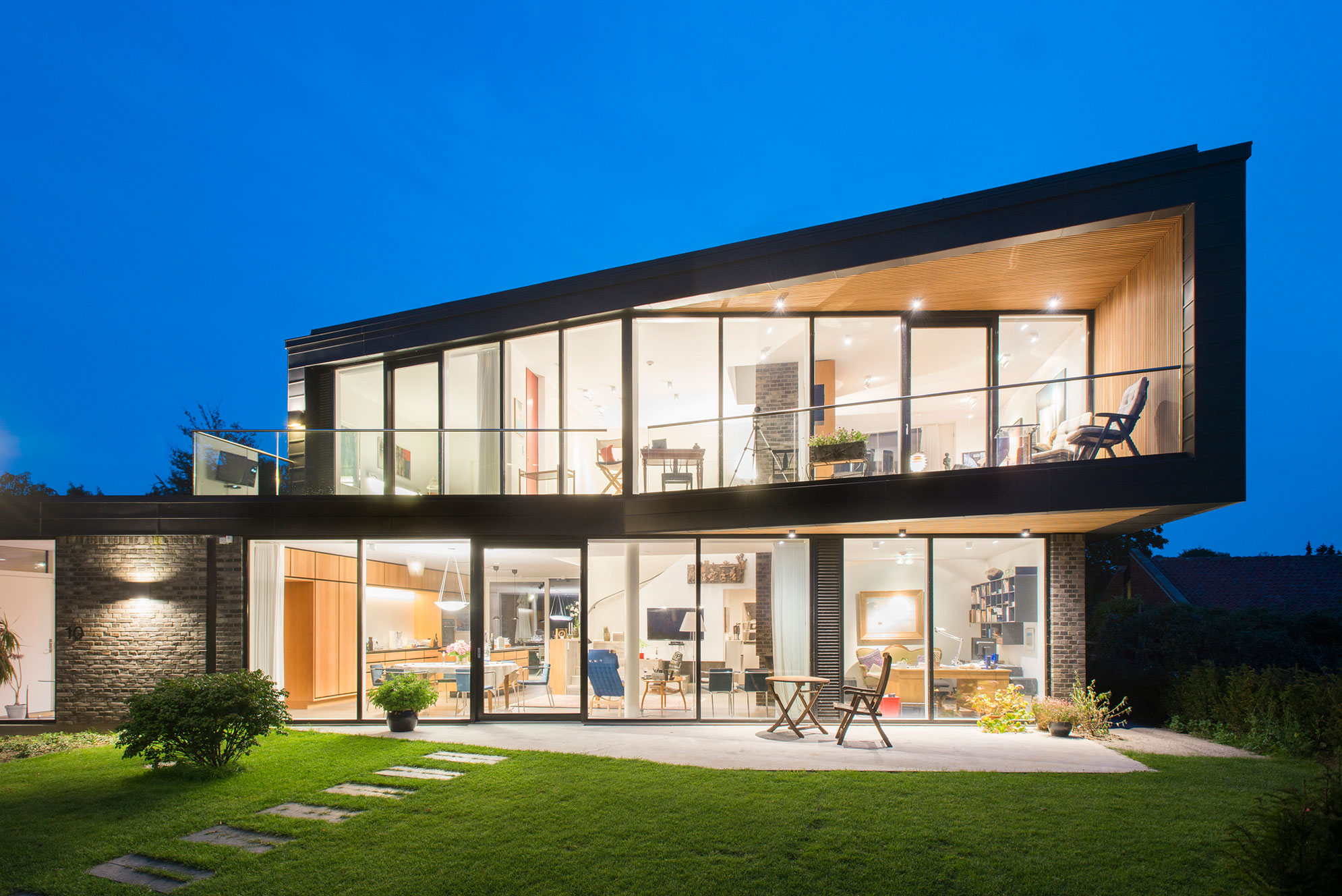 A Beautiful Contemporary House Surrounded by Nature on Three Sides in Aarhus, Denmark by C.F. Møller (18)