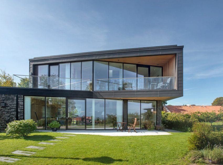 A Beautiful Contemporary House Surrounded by Nature on Three Sides in Aarhus, Denmark by C.F. Møller (3)