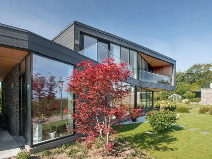 A Beautiful Contemporary House Surrounded by Nature on Three Sides in Aarhus, Denmark by C.F. Møller (4)