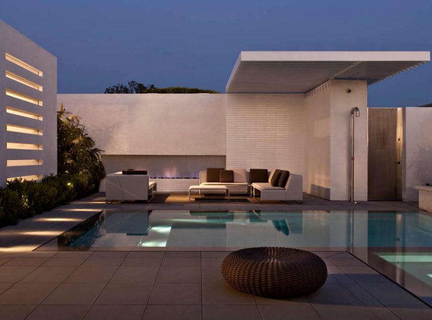 A Contemporary House with an Ambiance of Luxury and Comfort in California by RDM General Contractors (16)