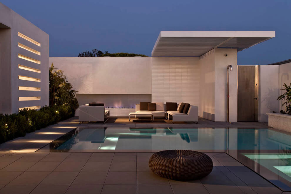A Contemporary House with an Ambiance of Luxury and Comfort in California by RDM General Contractors (16)