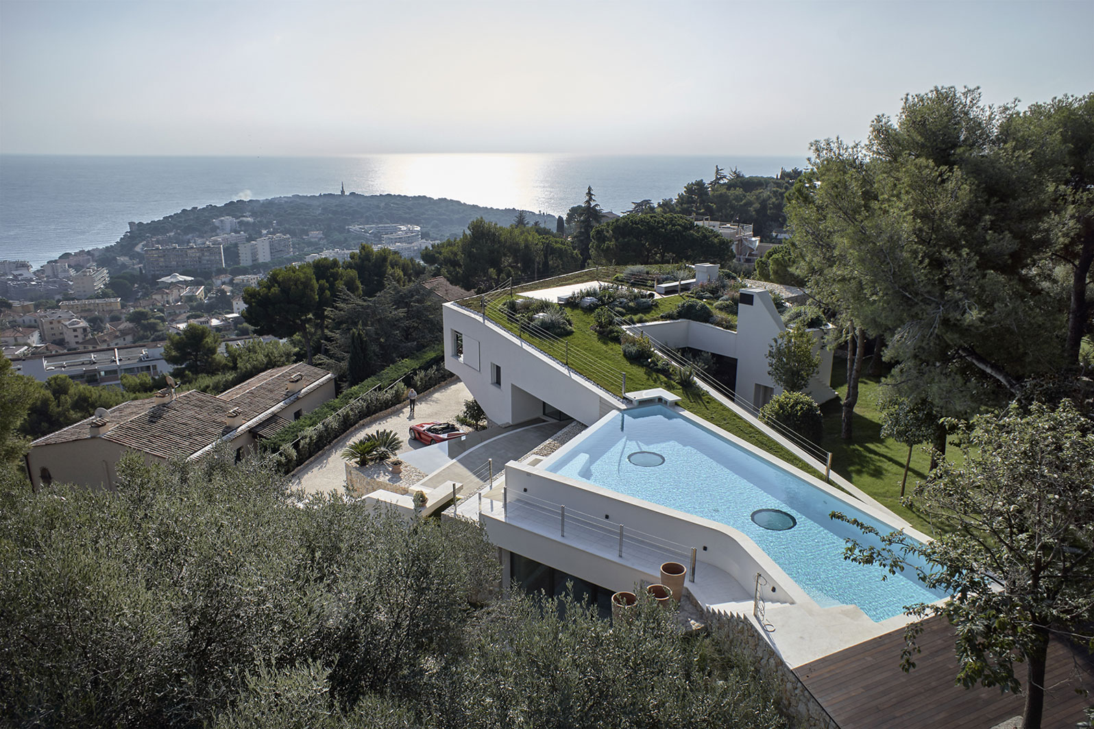 A Contemporary Villa with Indoor Swimming Pool in Roquebrune-Cap-Martin, France by A2CM & Ceschia e Mentil Architetti Associati (2)