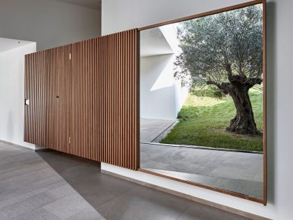 A Contemporary Villa with Indoor Swimming Pool in Roquebrune-Cap-Martin, France by A2CM & Ceschia e Mentil Architetti Associati (7)