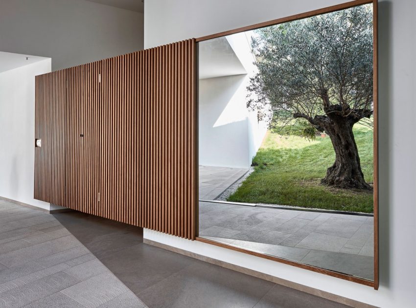 A Contemporary Villa with Indoor Swimming Pool in Roquebrune-Cap-Martin, France by A2CM & Ceschia e Mentil Architetti Associati (7)