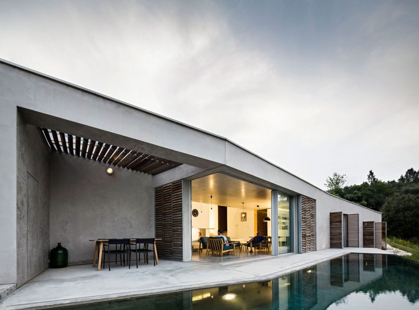 A Contemporary Zigzag-Shaped House Surrounded by Vineyards and Olive Trees in Gateira, Portugal by Camarim Arquitectos (1)