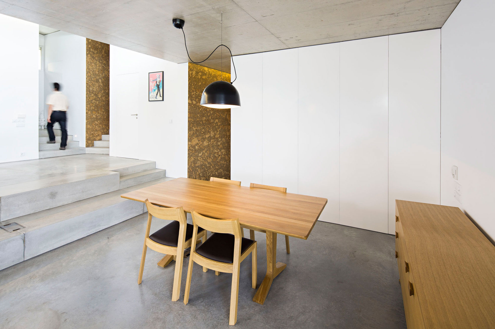 A Contemporary Zigzag-Shaped House Surrounded by Vineyards and Olive Trees in Gateira, Portugal by Camarim Arquitectos (16)