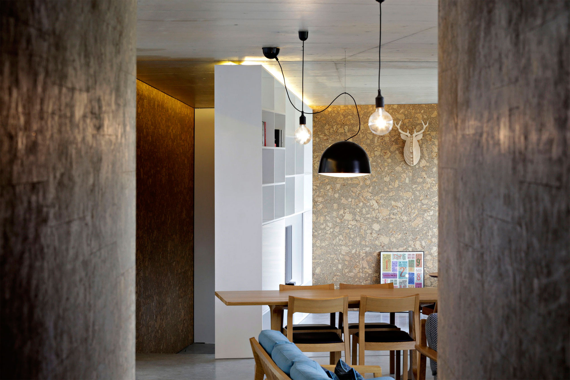 A Contemporary Zigzag-Shaped House Surrounded by Vineyards and Olive Trees in Gateira, Portugal by Camarim Arquitectos (17)