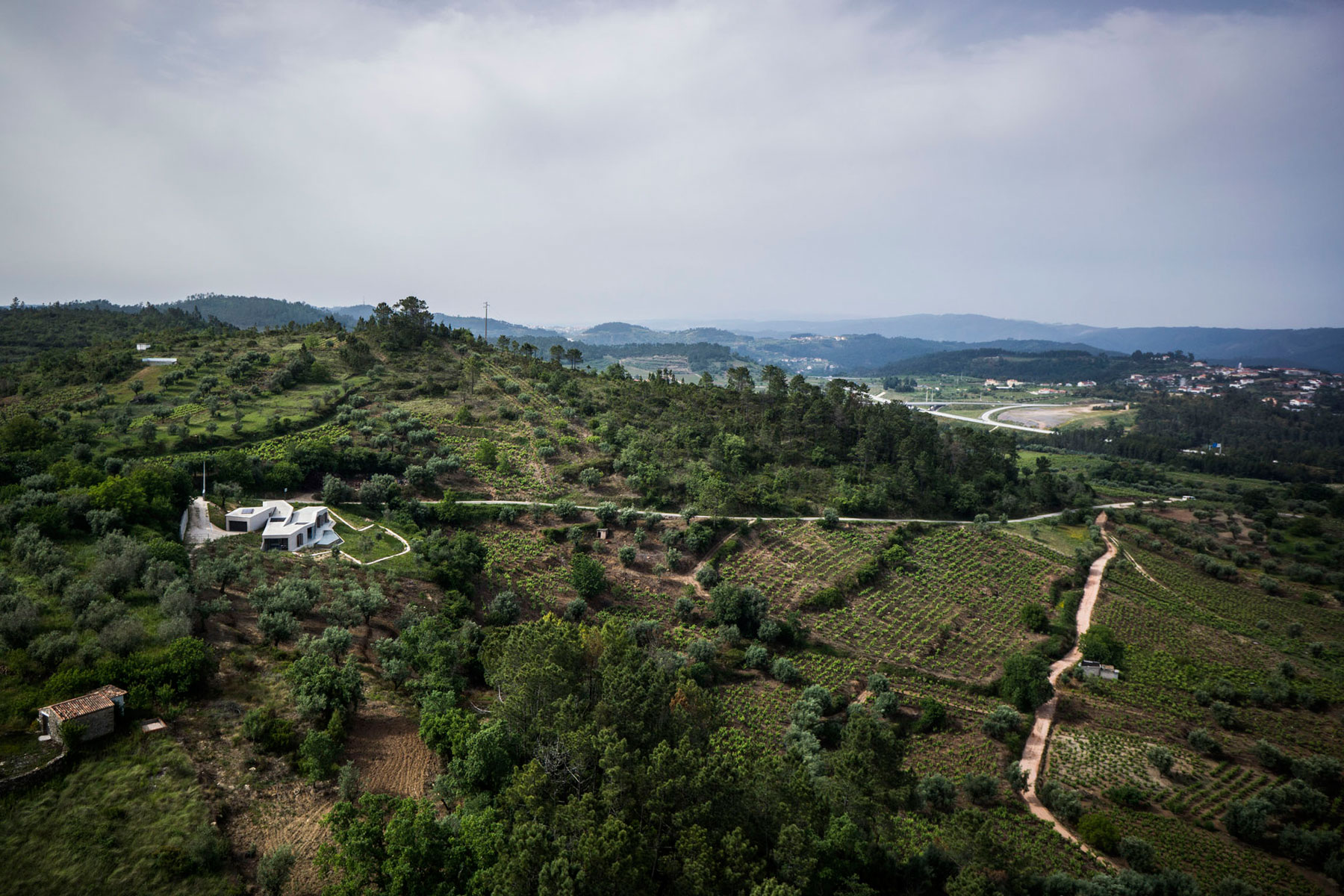 A Contemporary Zigzag-Shaped House Surrounded by Vineyards and Olive Trees in Gateira, Portugal by Camarim Arquitectos (3)