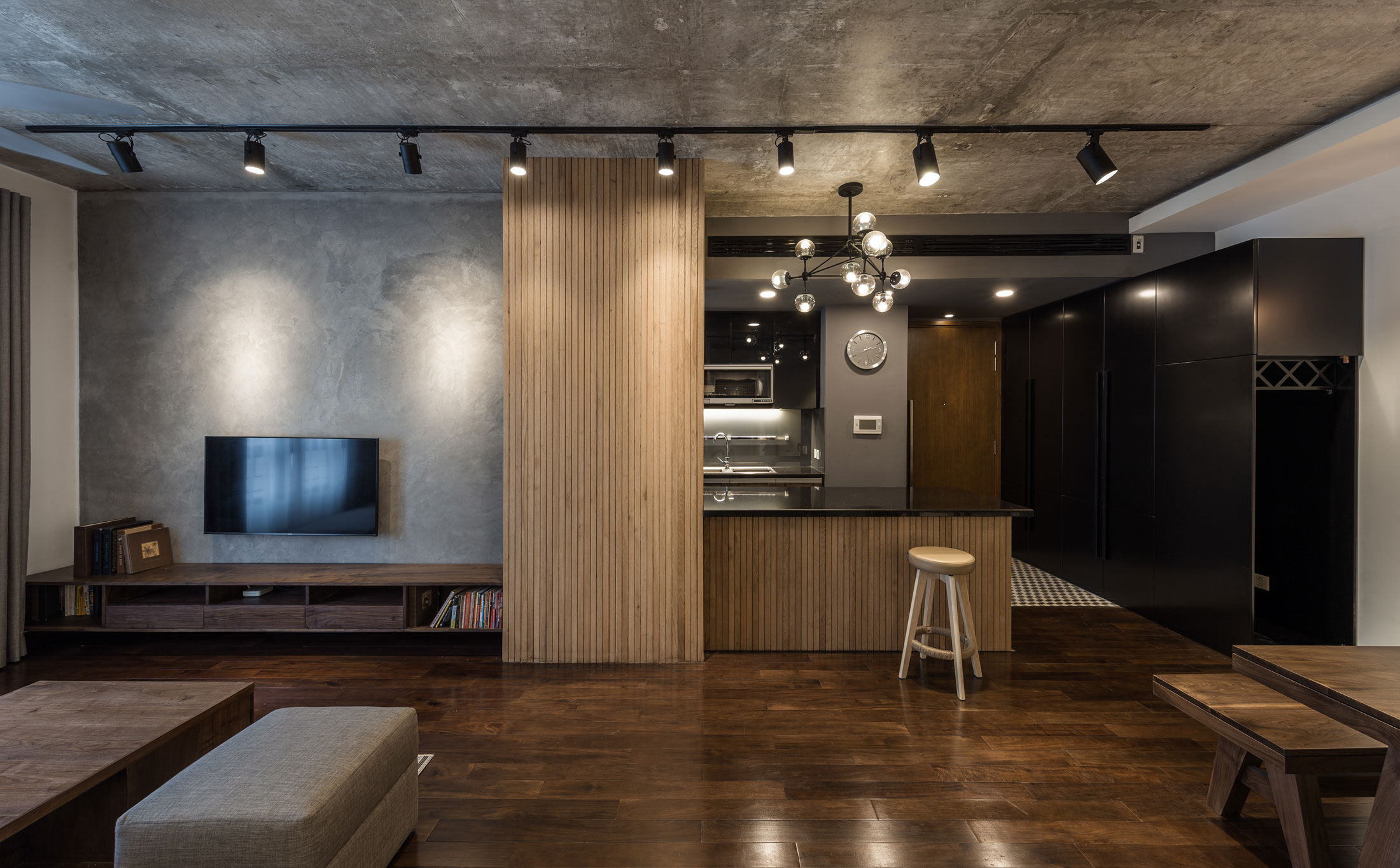 A Cozy and Elegant Apartment Full of Warmth Character in Hanoi, Vietnam by Le Studio (4)