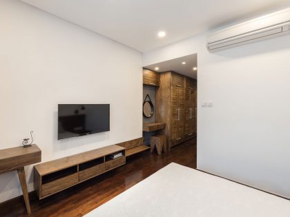 A Cozy and Elegant Apartment Full of Warmth Character in Hanoi, Vietnam by Le Studio (8)