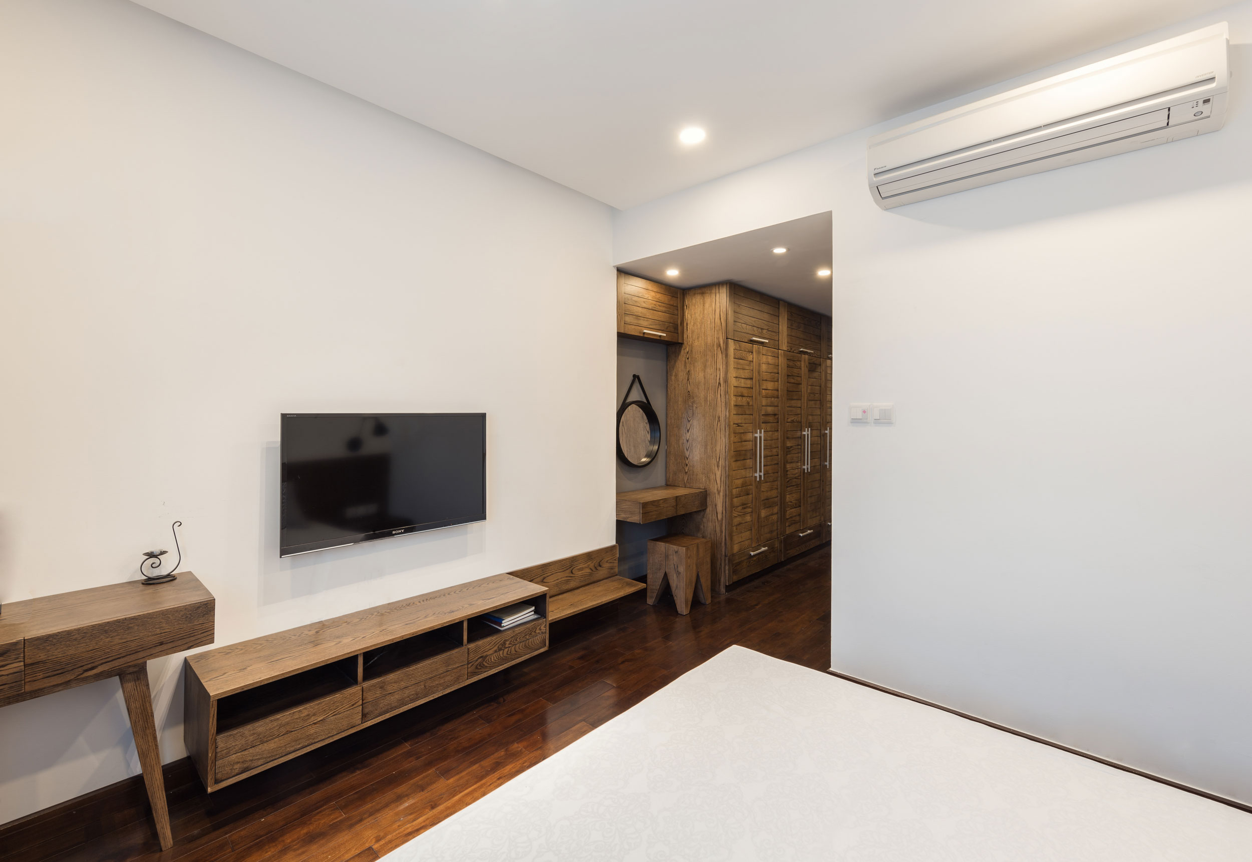 A Cozy and Elegant Apartment Full of Warmth Character in Hanoi, Vietnam by Le Studio (8)
