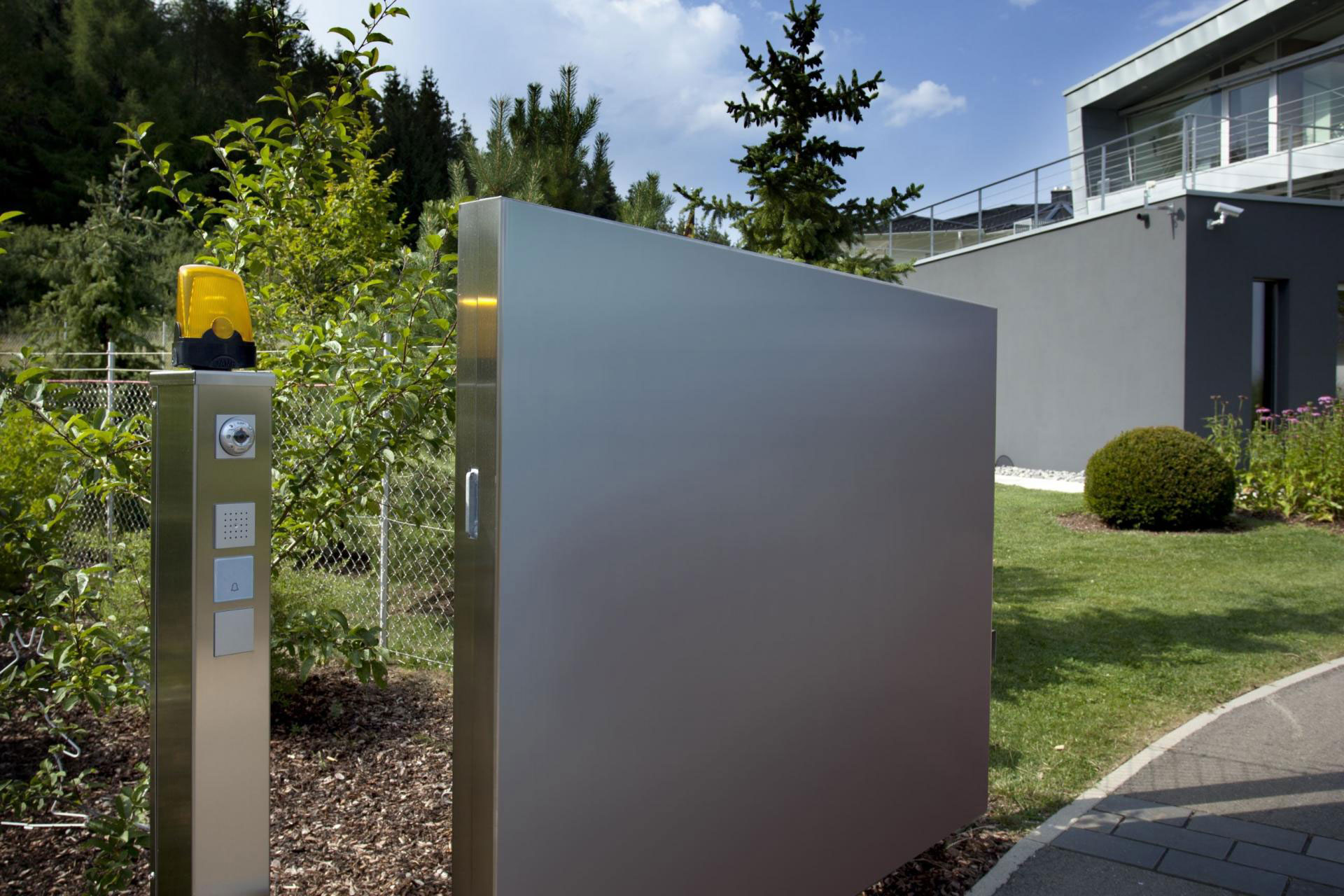 A Stunning High-Tech Modern House Consists of Two Different Volumes in Germany by Eppler + Bühler (4)