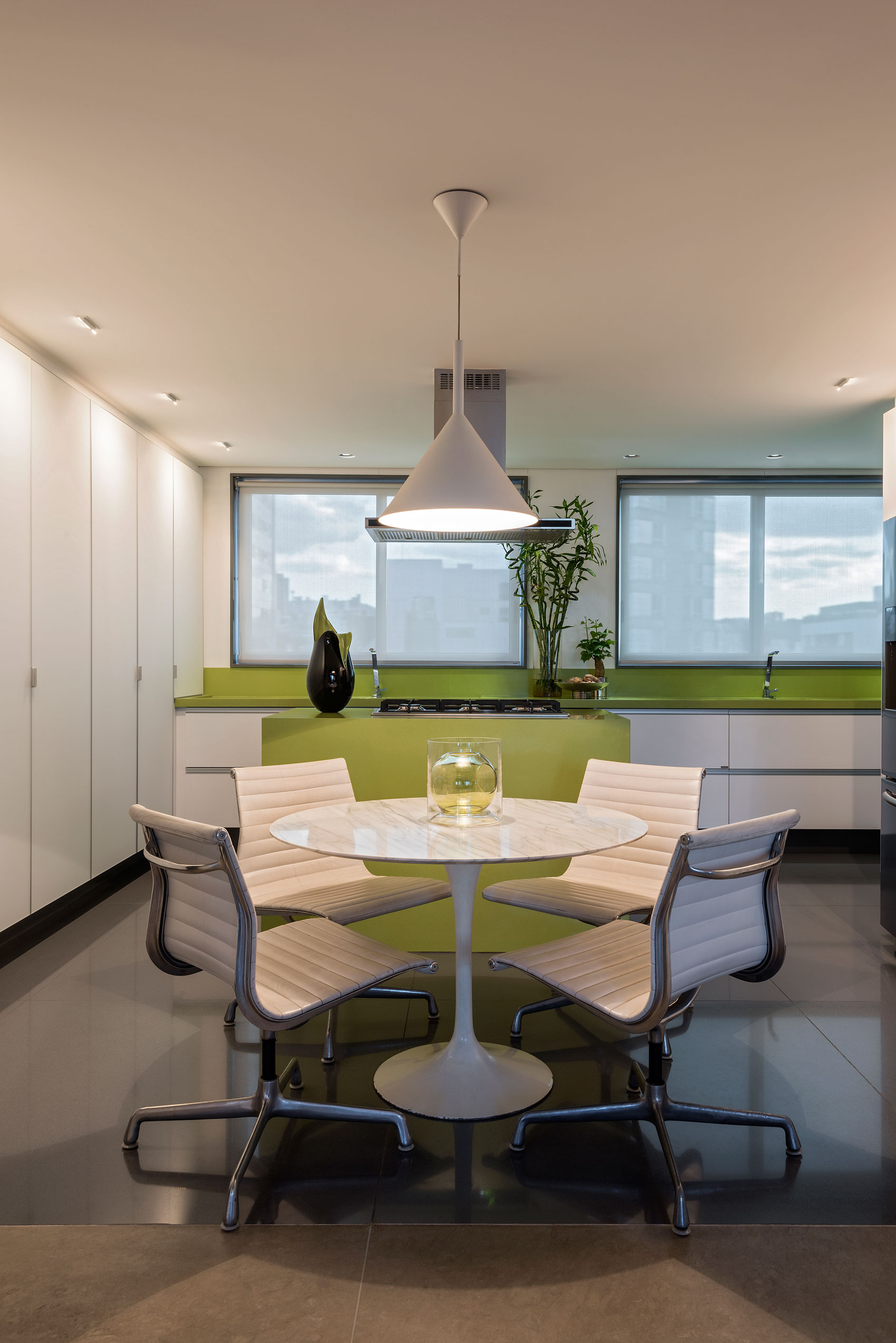 A Hip and Colorful Apartment for an Art Collector in Belo Horizonte, Brazil by 2arquitetos (15)