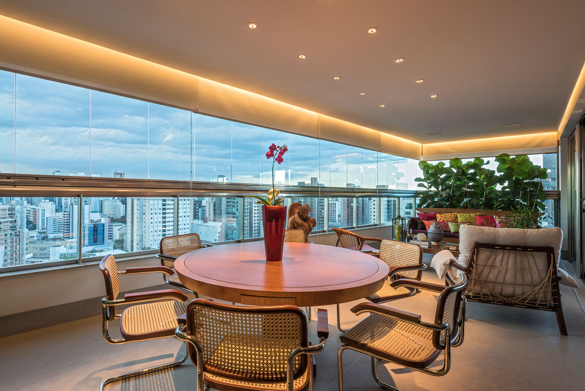 A Hip and Colorful Apartment for an Art Collector in Belo Horizonte, Brazil by 2arquitetos (16)