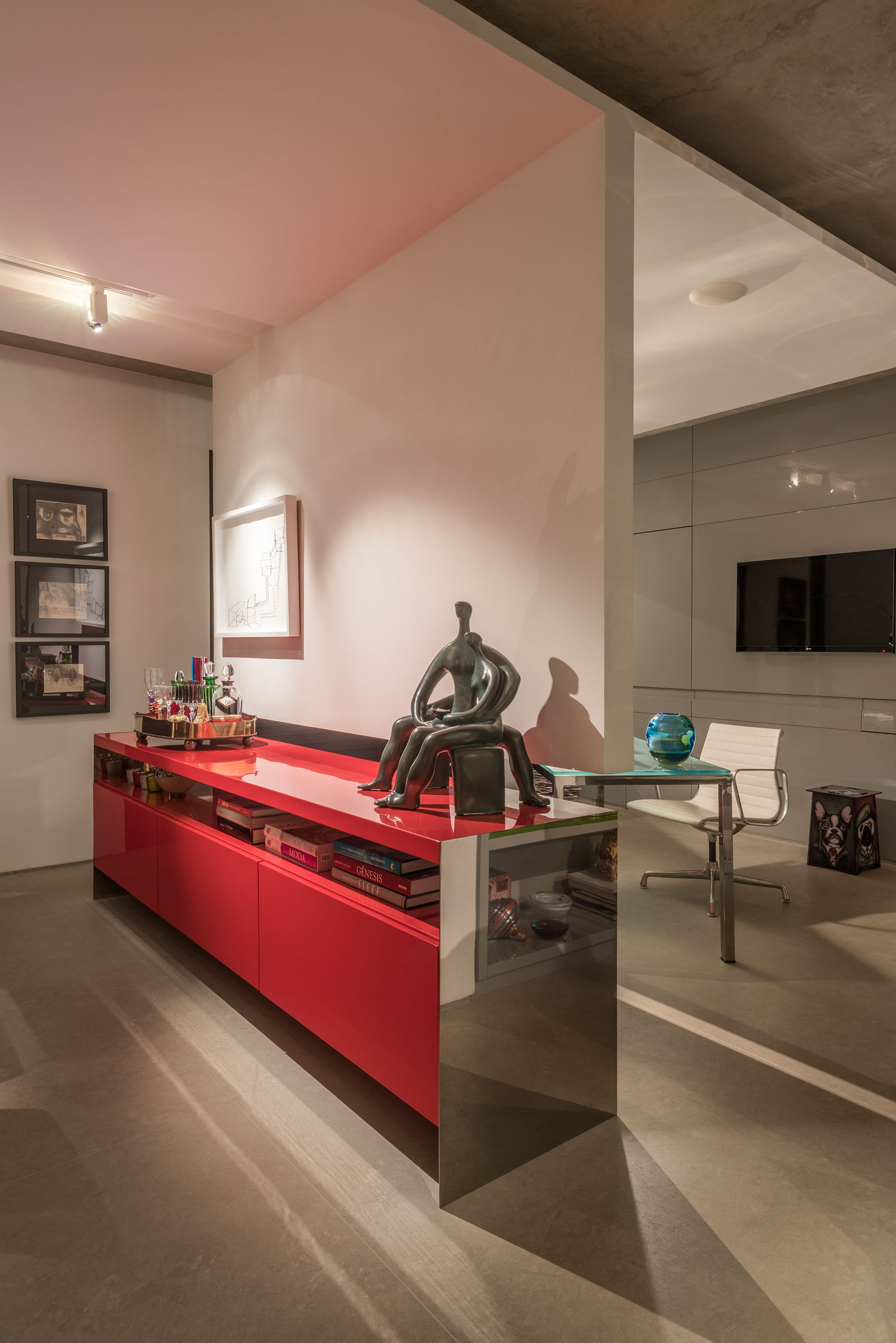 A Hip and Colorful Apartment for an Art Collector in Belo Horizonte, Brazil by 2arquitetos (18)