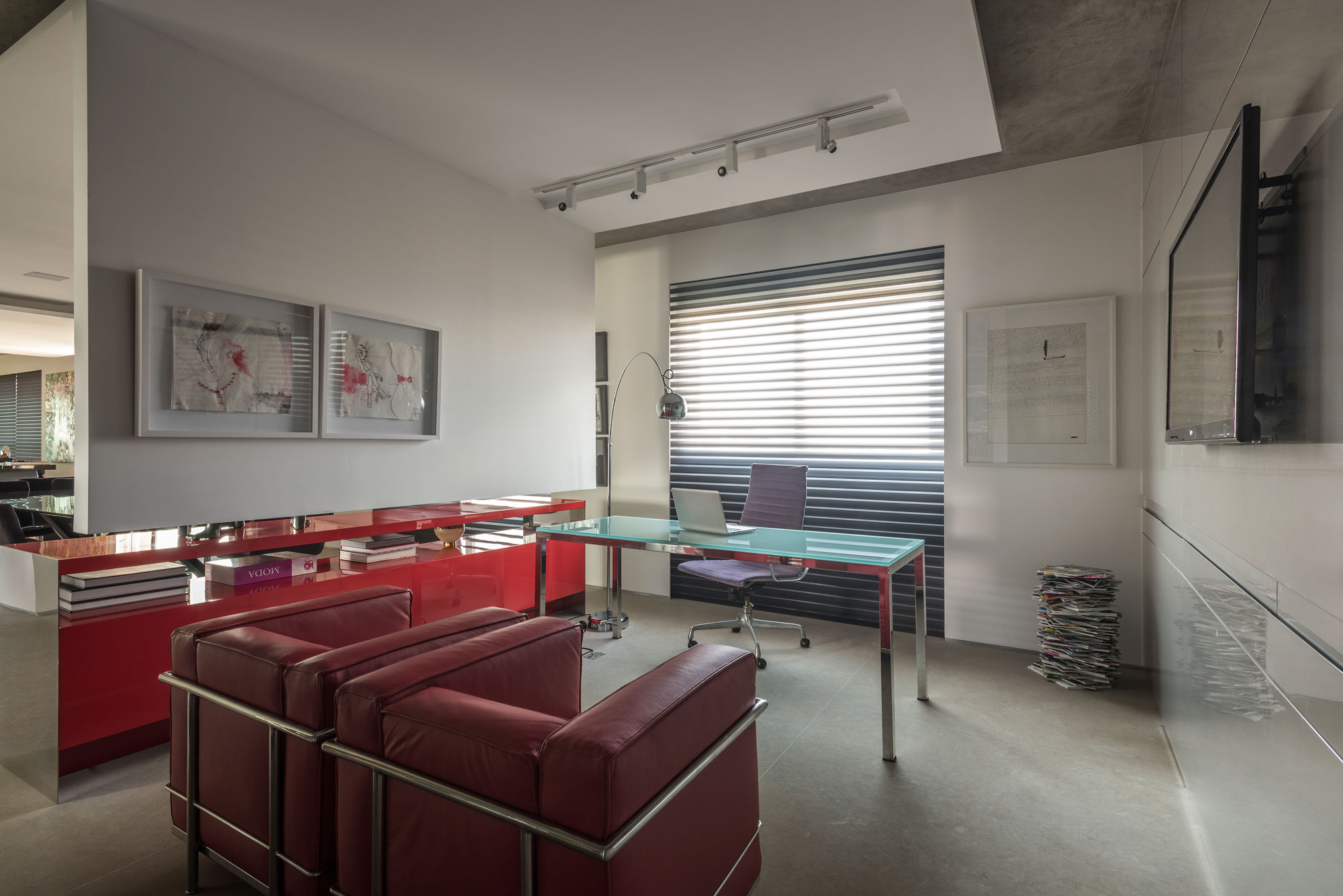 A Hip and Colorful Apartment for an Art Collector in Belo Horizonte, Brazil by 2arquitetos (19)