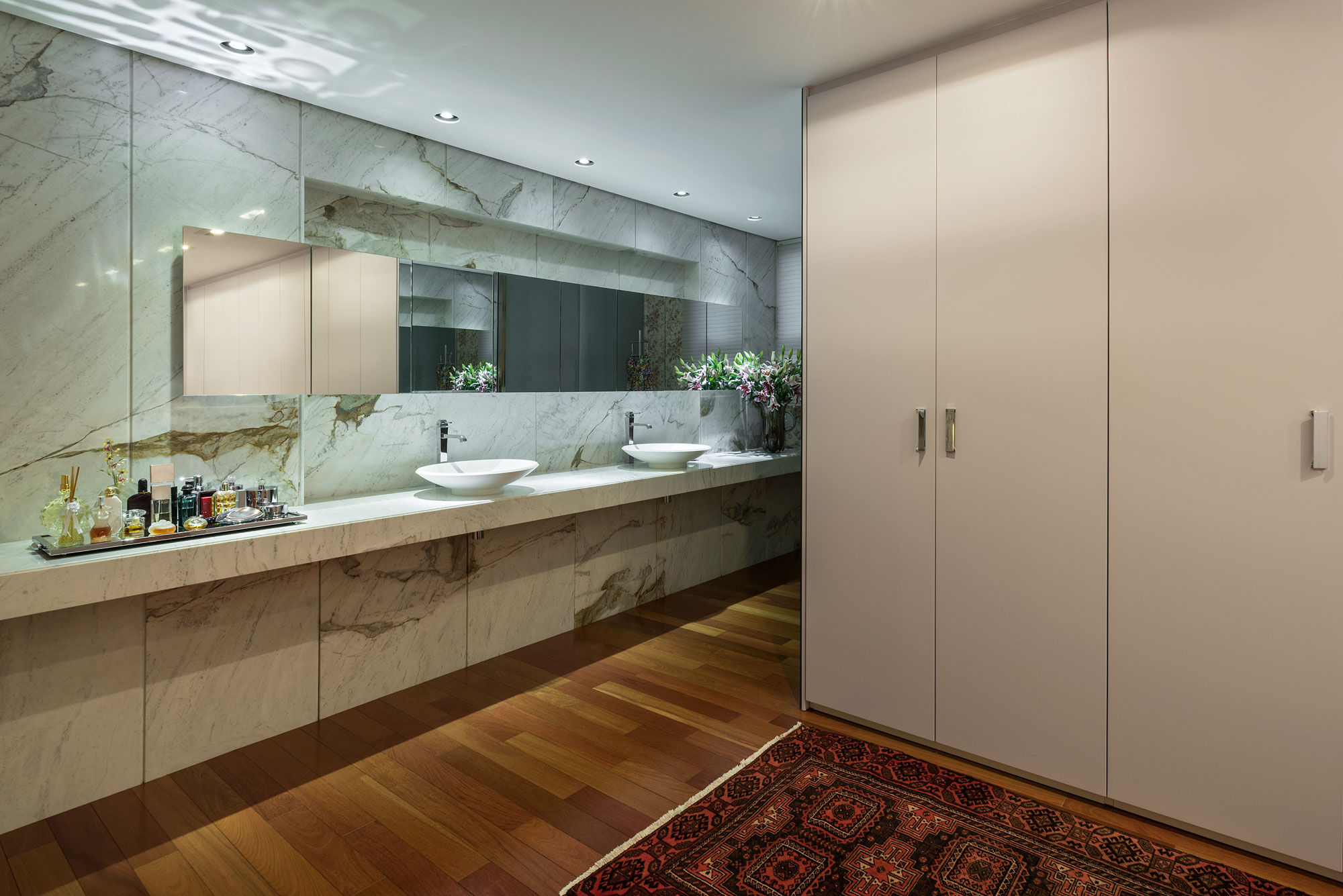 A Hip and Colorful Apartment for an Art Collector in Belo Horizonte, Brazil by 2arquitetos (26)