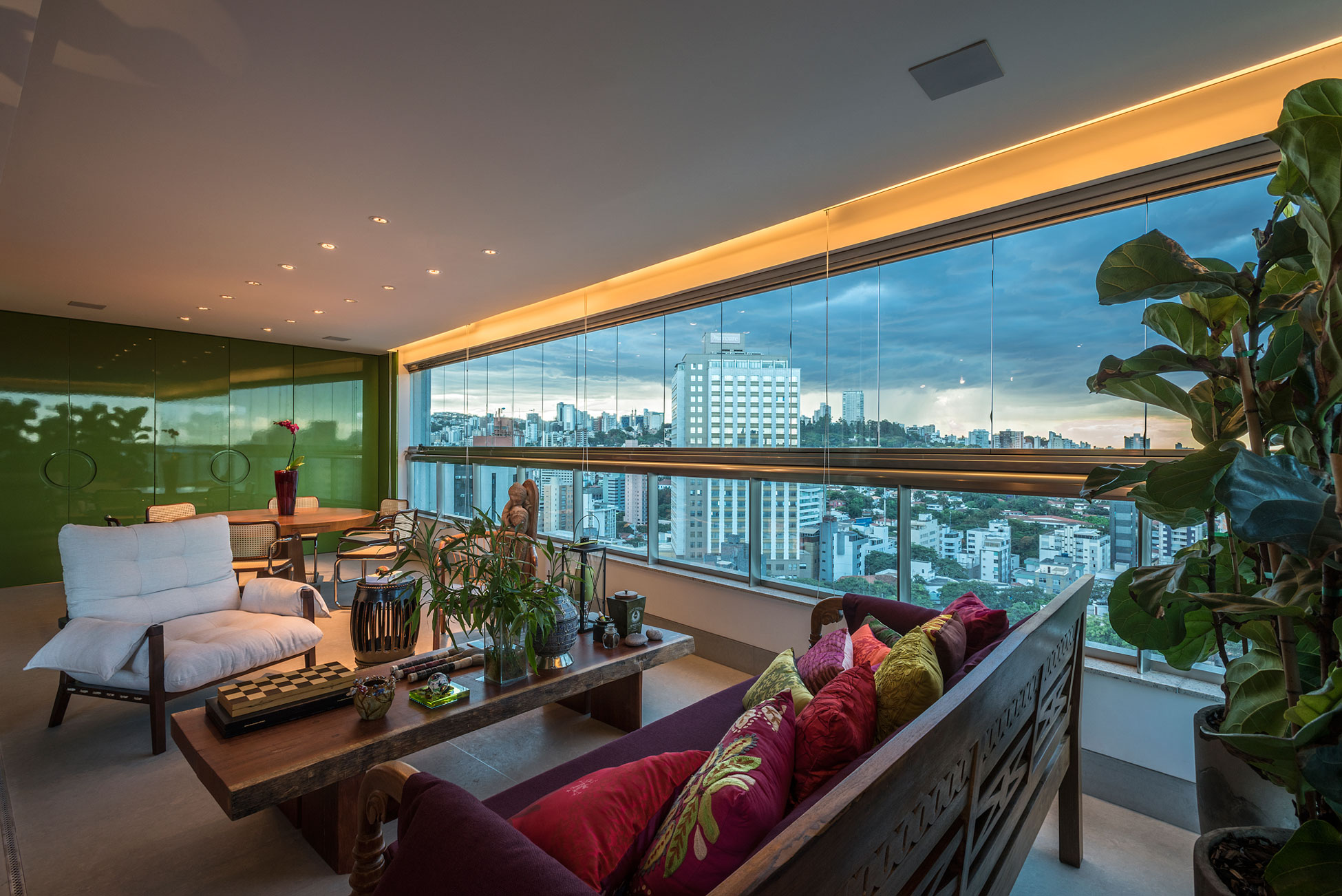 A Hip and Colorful Apartment for an Art Collector in Belo Horizonte, Brazil by 2arquitetos (7)