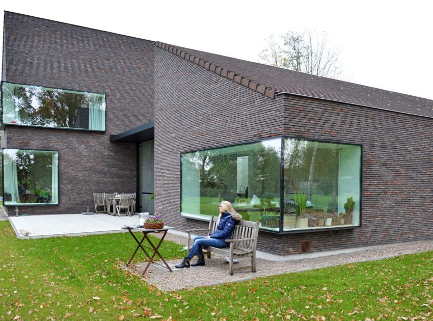 A Luminous House Divided in Two Separate Volumes Surrounded by Vast Green on Aalter, Belgium by Architektuurburo Dirk Hulpia (38)