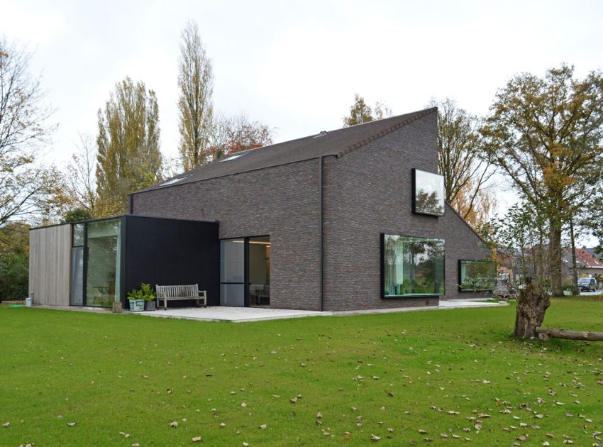 A Luminous House Divided in Two Separate Volumes Surrounded by Vast Green on Aalter, Belgium by Architektuurburo Dirk Hulpia (41)