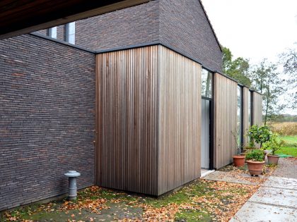 A Luminous House Divided in Two Separate Volumes Surrounded by Vast Green on Aalter, Belgium by Architektuurburo Dirk Hulpia (44)