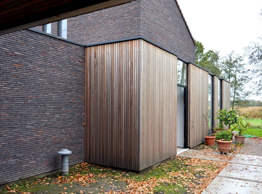 A Luminous House Divided in Two Separate Volumes Surrounded by Vast Green on Aalter, Belgium by Architektuurburo Dirk Hulpia (44)