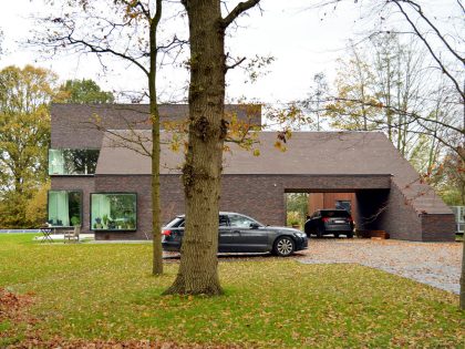 A Luminous House Divided in Two Separate Volumes Surrounded by Vast Green on Aalter, Belgium by Architektuurburo Dirk Hulpia (45)