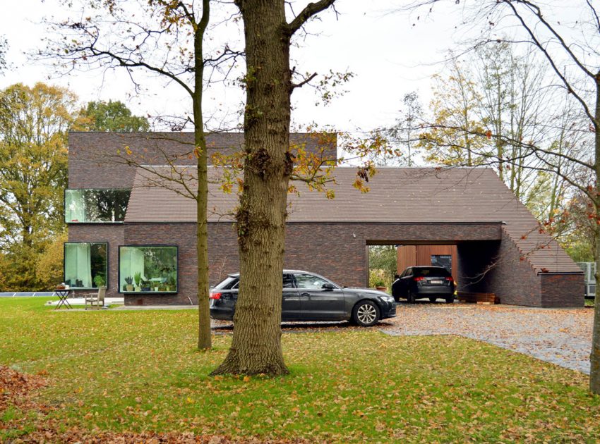 A Luminous House Divided in Two Separate Volumes Surrounded by Vast Green on Aalter, Belgium by Architektuurburo Dirk Hulpia (45)