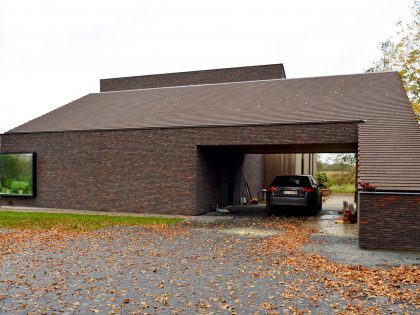 A Luminous House Divided in Two Separate Volumes Surrounded by Vast Green on Aalter, Belgium by Architektuurburo Dirk Hulpia (46)