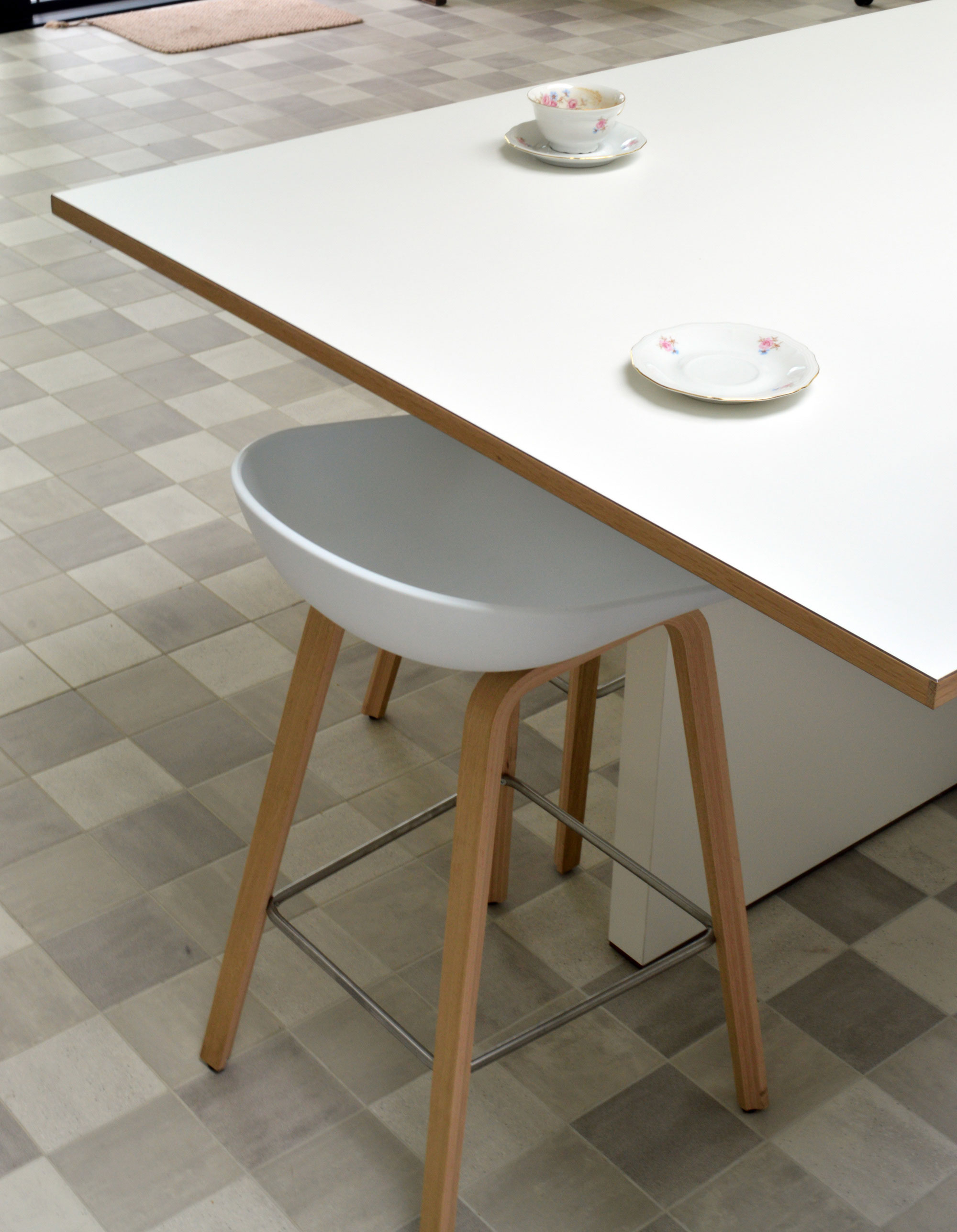 A Luminous House Divided in Two Separate Volumes Surrounded by Vast Green on Aalter, Belgium by Architektuurburo Dirk Hulpia (50)