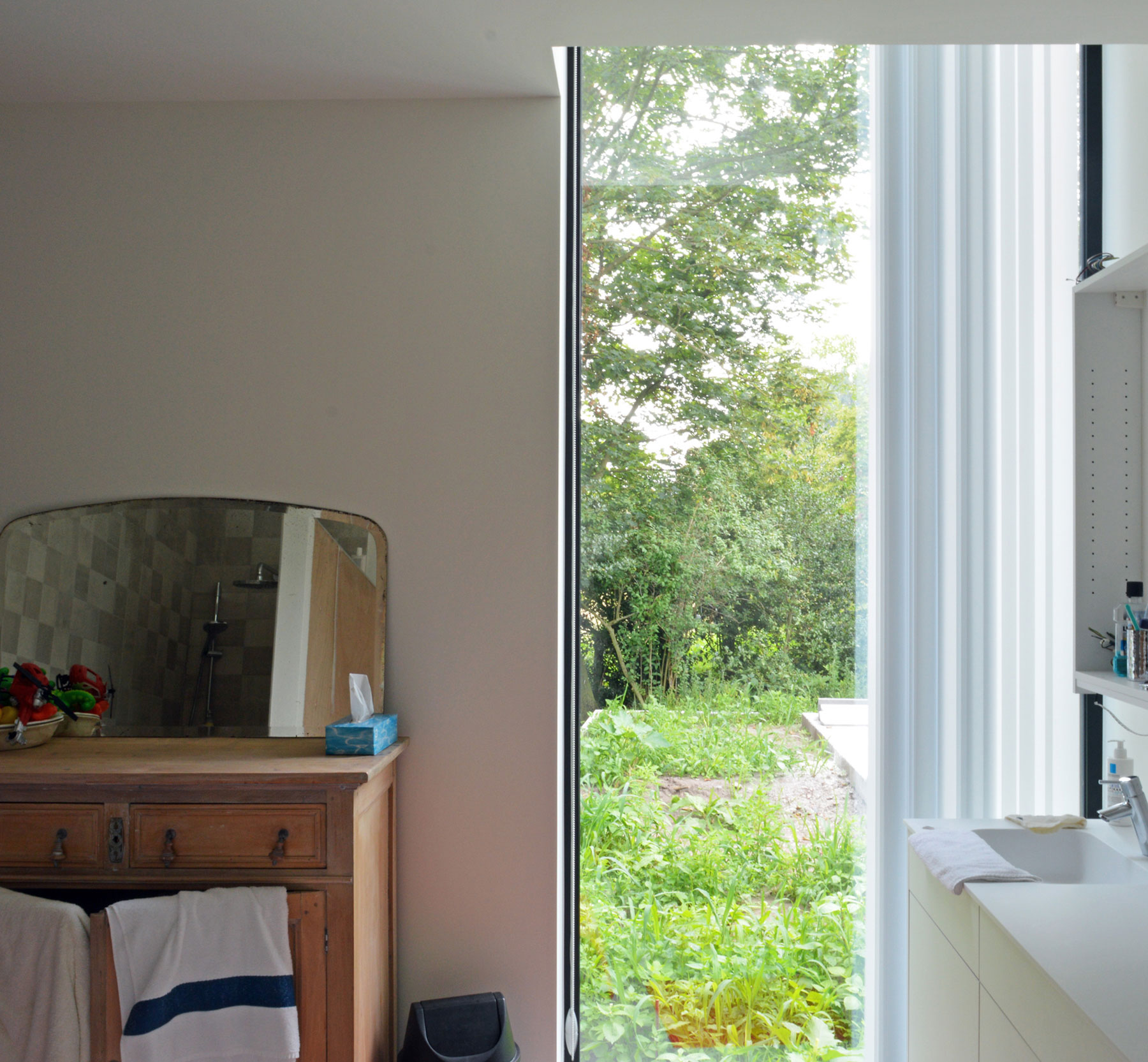 A Luminous House Divided in Two Separate Volumes Surrounded by Vast Green on Aalter, Belgium by Architektuurburo Dirk Hulpia (52)