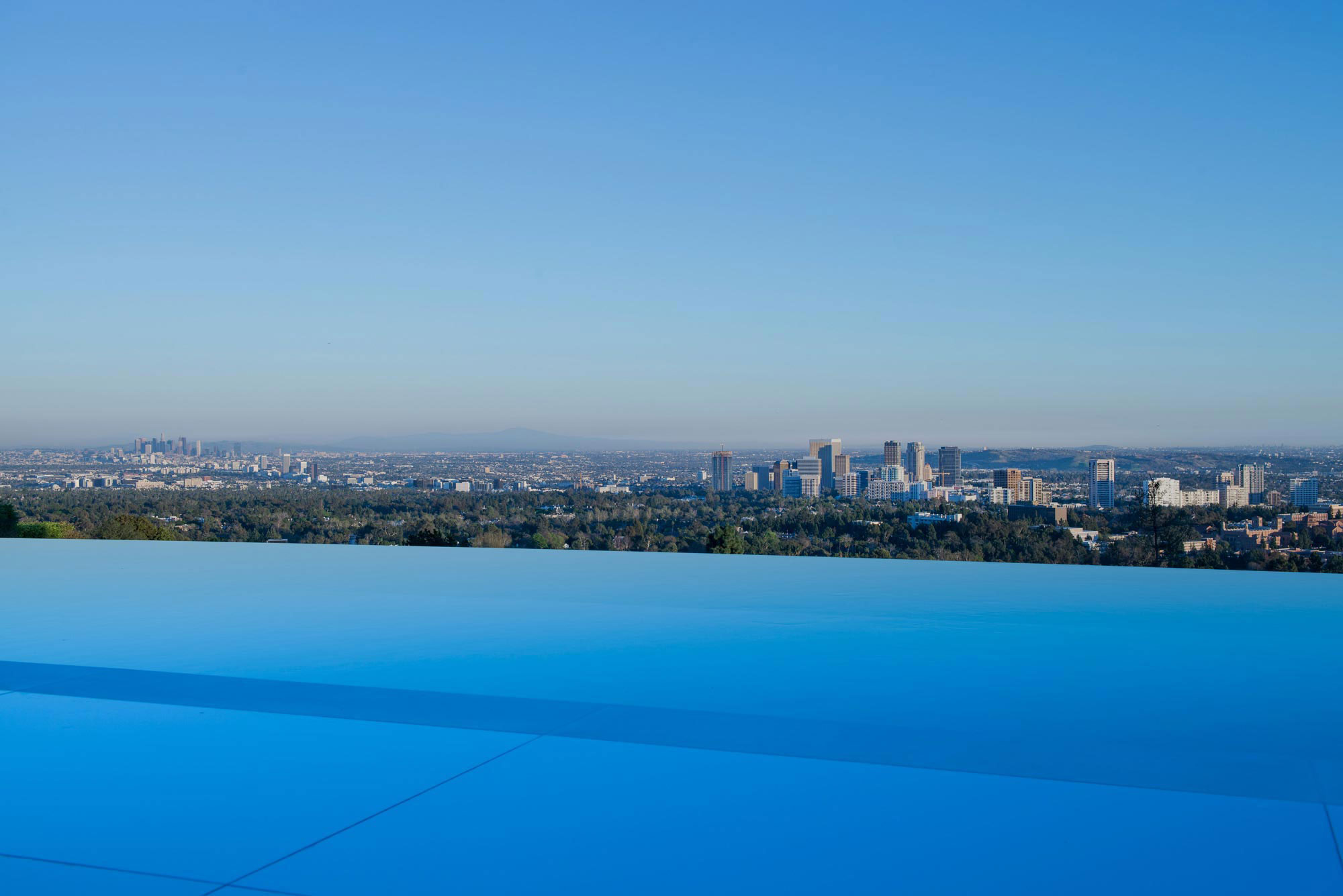 A Luxurious Contemporary Home with Dramatic and Stunning Interiors in Bel Air by McClean Design (10)