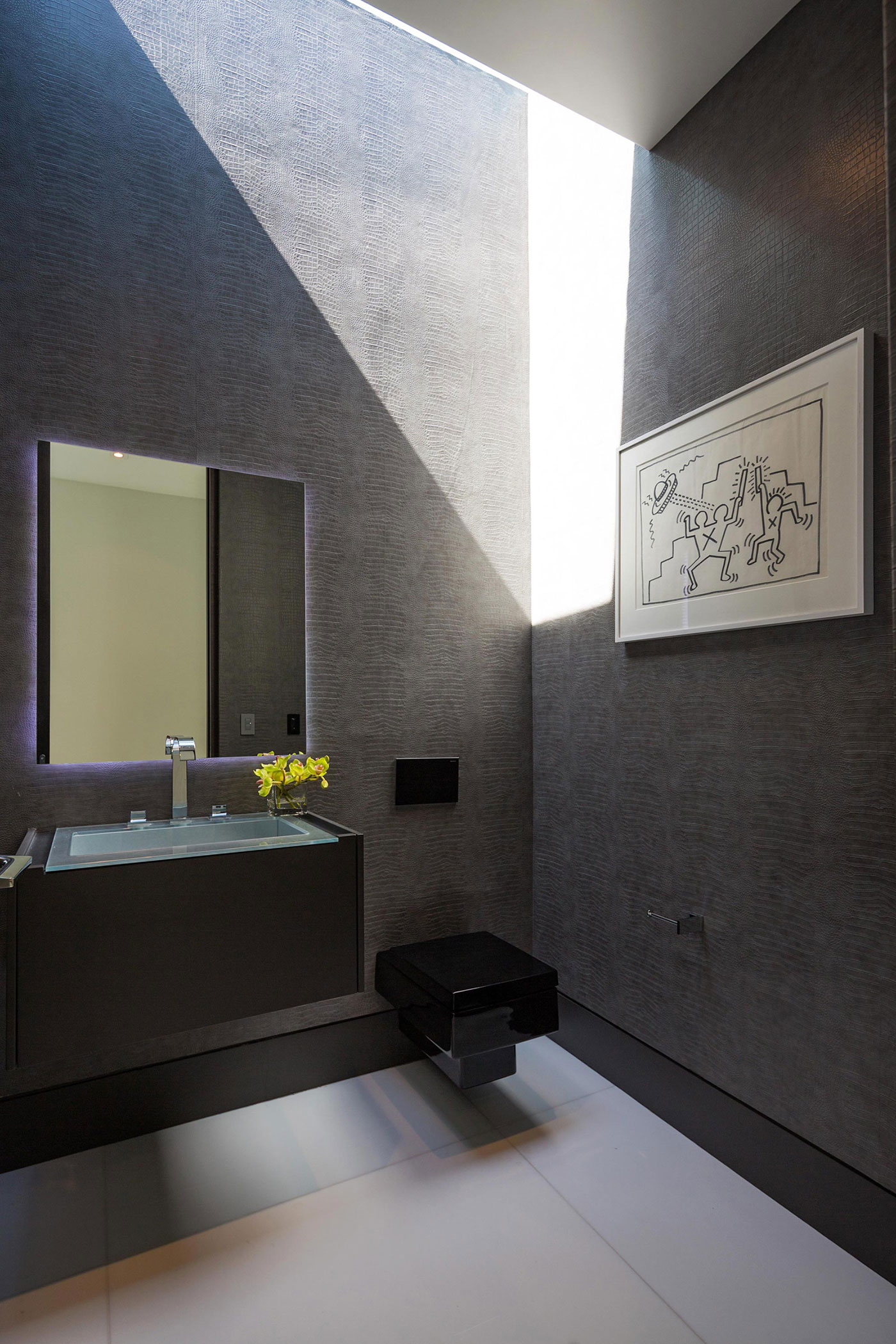 A Luxurious Contemporary Home with Dramatic and Stunning Interiors in Bel Air by McClean Design (12)