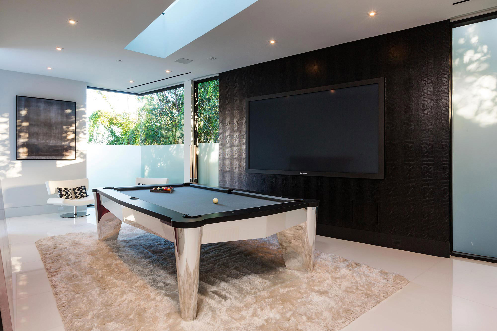 A Luxurious Contemporary Home with Dramatic and Stunning Interiors in Bel Air by McClean Design (14)