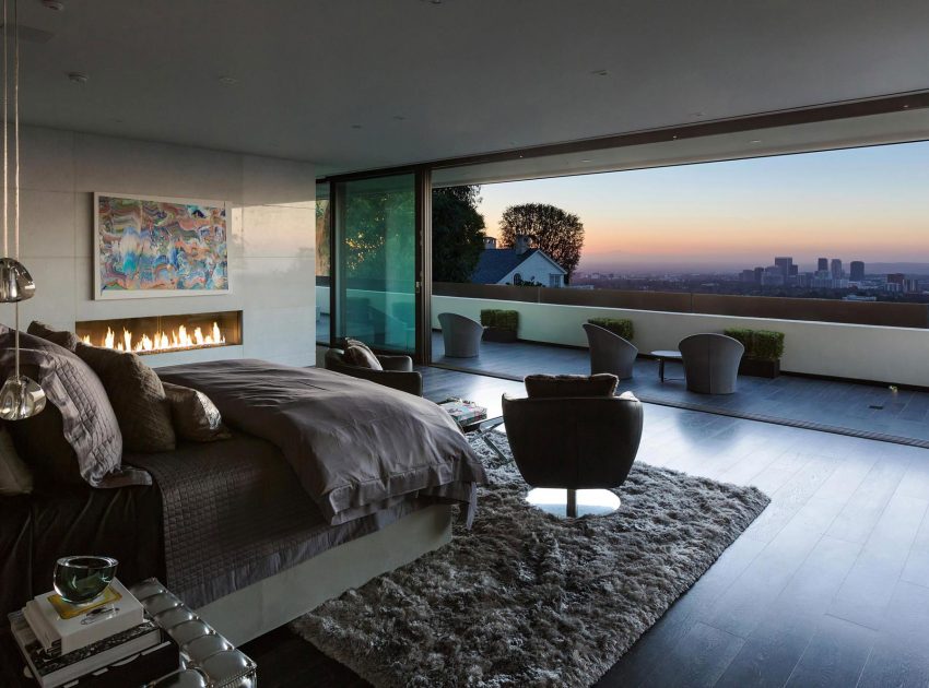 A Luxurious Contemporary Home with Dramatic and Stunning Interiors in Bel Air by McClean Design (20)