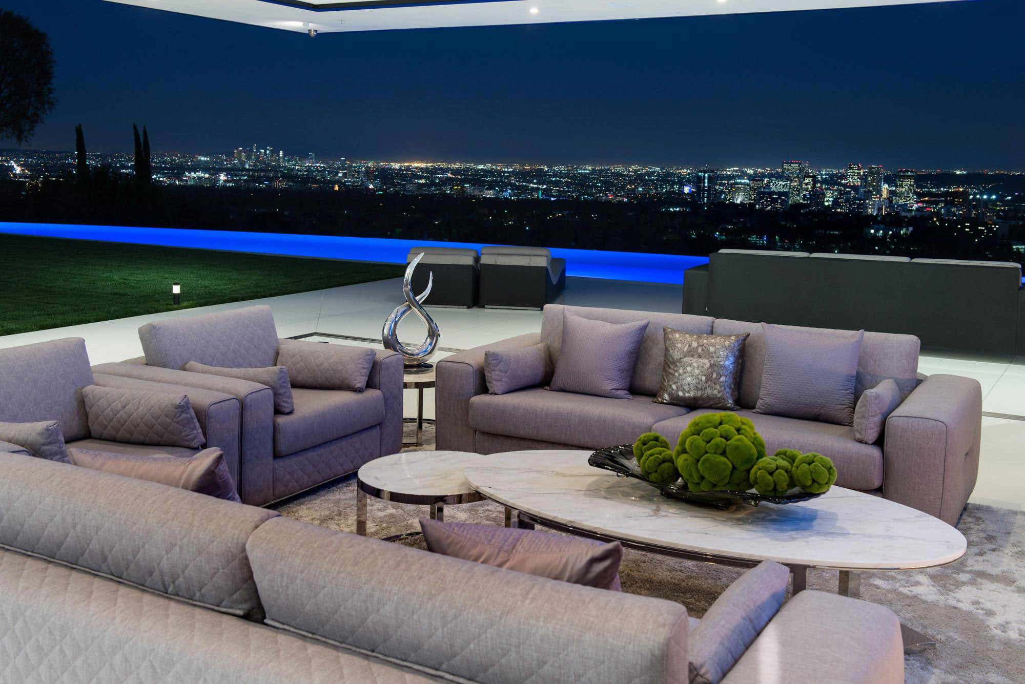 A Luxurious Contemporary Home with Dramatic and Stunning Interiors in Bel Air by McClean Design (27)