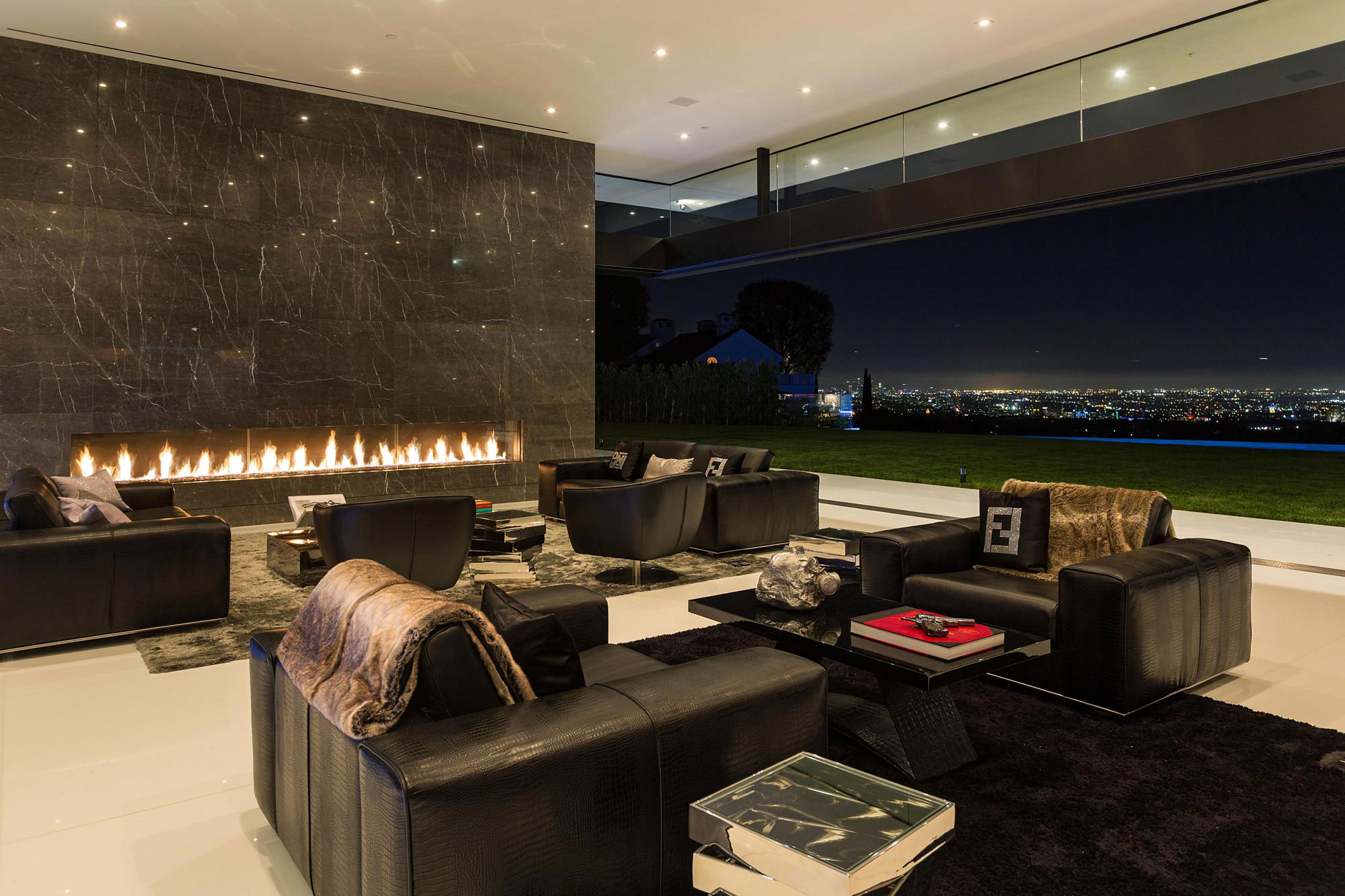 A Luxurious Contemporary Home with Dramatic and Stunning Interiors in Bel Air by McClean Design (31)