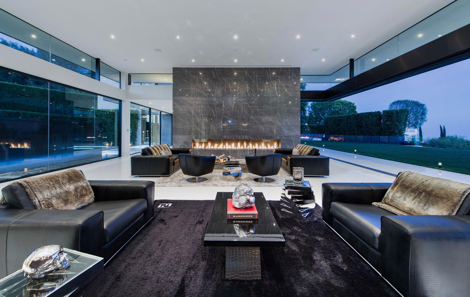 A Luxurious Contemporary Home with Dramatic and Stunning Interiors in Bel Air by McClean Design (34)